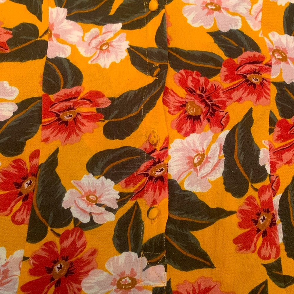 Show Me Your MuMu Floral Buttoned Romper Size Medium - Picture 6 of 6
